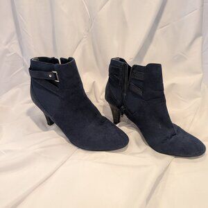 Karen Scott navy blue suede ankle heeled booties, 8.5